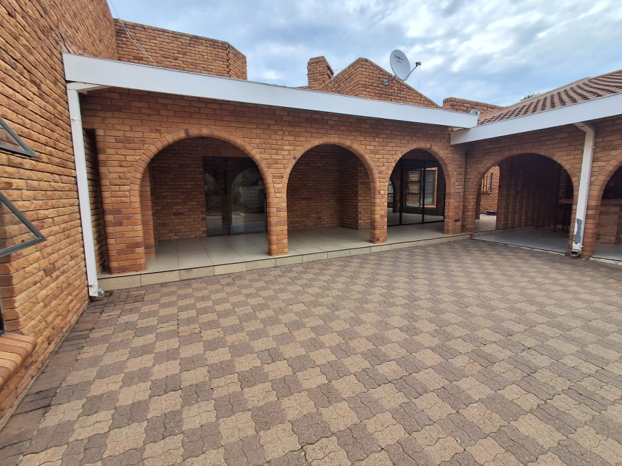 5 Bedroom Property for Sale in Jan Cillierspark Free State